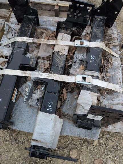 Service Body 16K Hitch for Recessed Bumper image