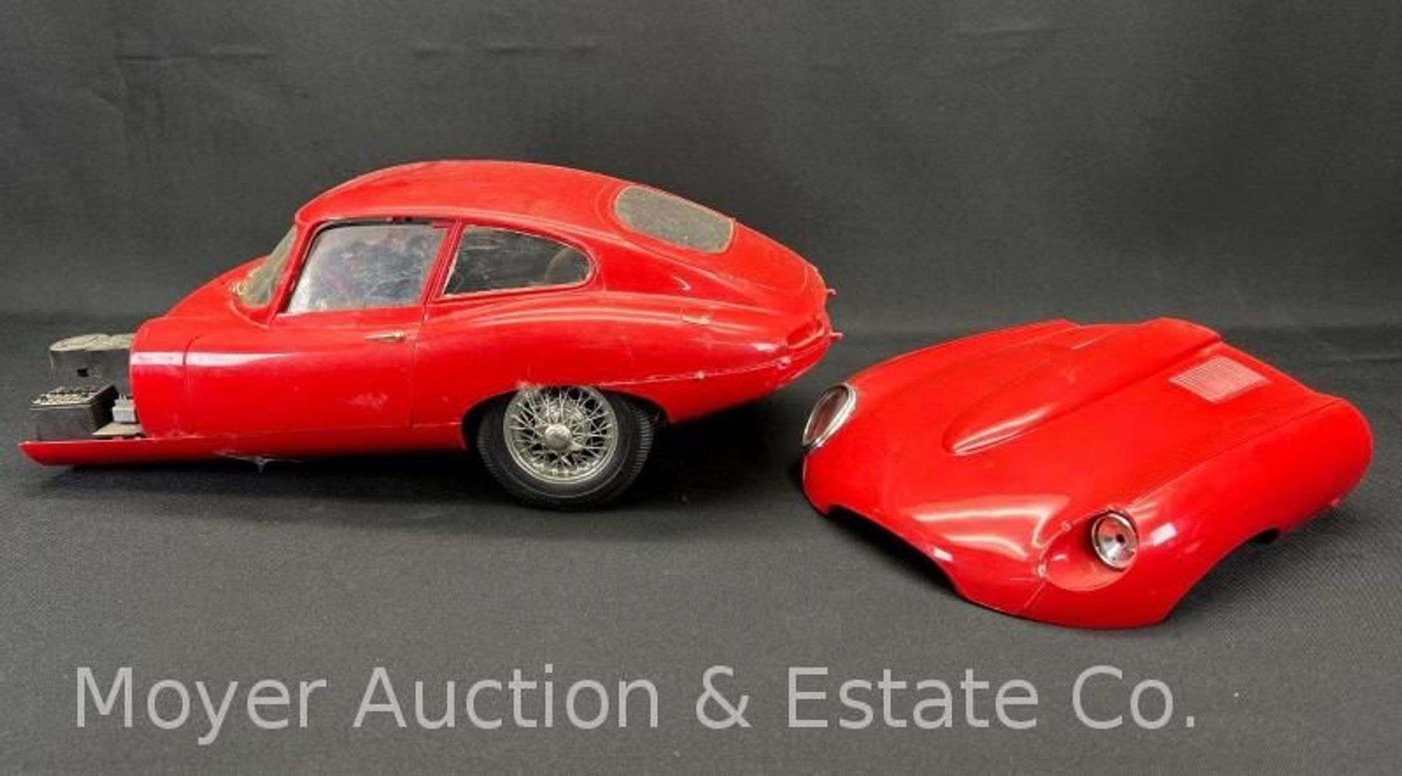 希少　1/8 モノグラム ジャガー Eタイプ Jaguar XK-E Coupe Monogram Jaguar XK-e GT Sports Coupe Plastic Model Kit, with