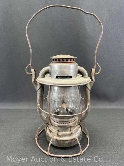 Dietz New York Central Railroad Lantern with Embossed NYCS Clear Globe, 10"h image