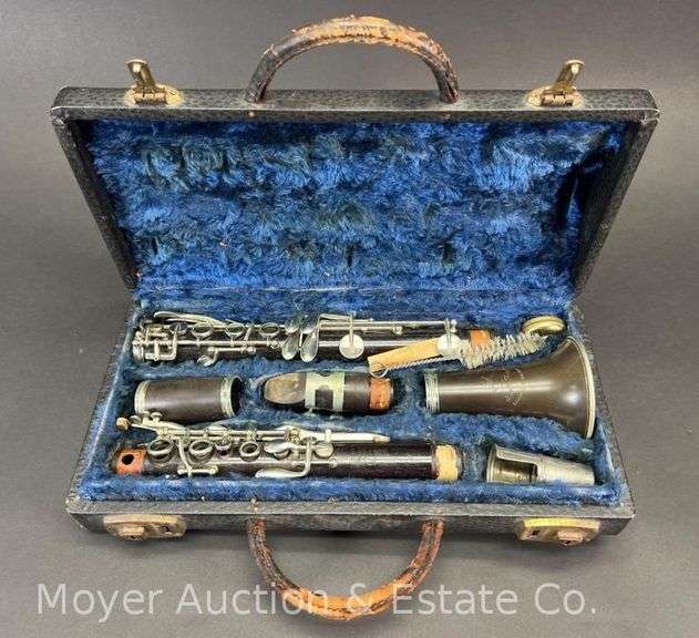 Carl Fisher Clarinet, with Case image