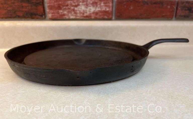 Wagner Ware -O- Cast Iron Greaseless Frying Skillet, Pattern 1102, 11.75"w image