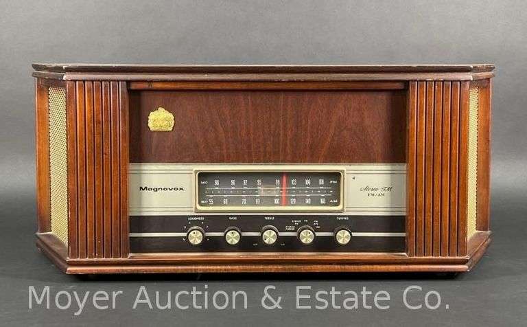 Vintage Magnavox Stereo-FM Table Top Radio image