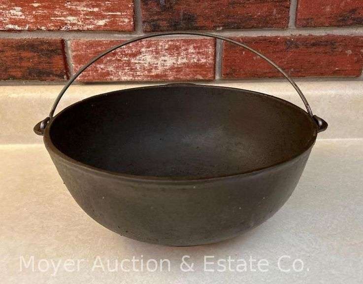 Wagner Cast Iron No. 3A Scotch Bowl, 10"w x 4"h image
