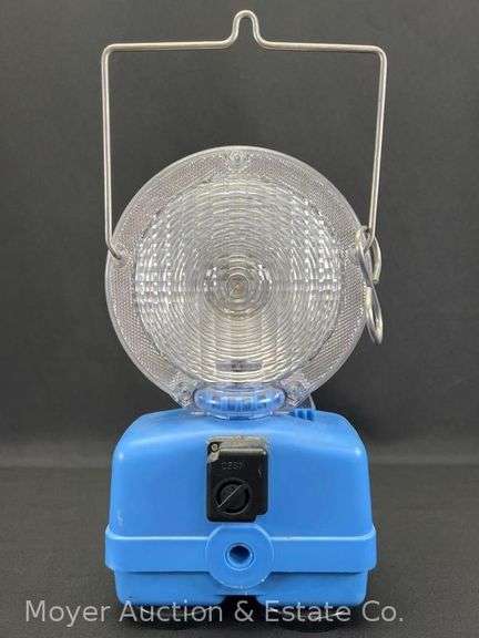 EMPCO BiDirectional Barricade Light, with Magnets, 13"h image