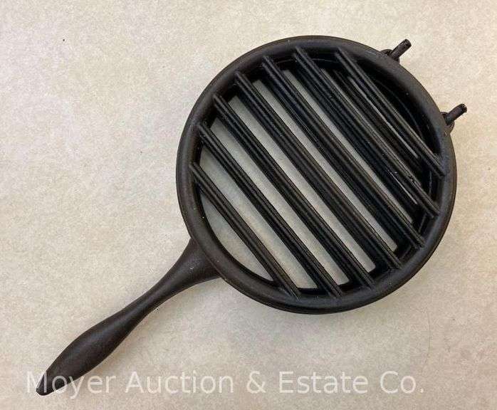 M.M. Co. Cast Iron Broiler Pan, 17.5" Long Overall image