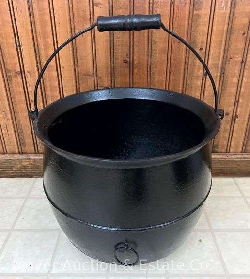 Griswold Erie No. 8B Cast Iron Pot, Pattern 827, 11"h x 13.5"w image