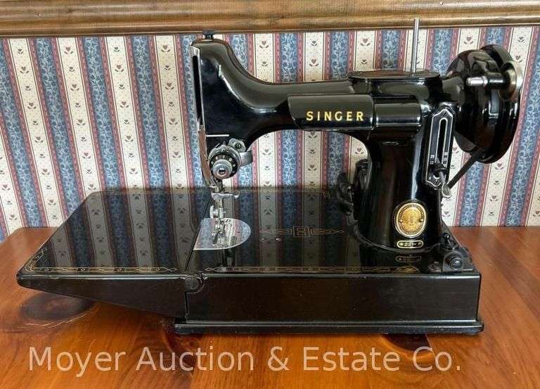 Singer Featherweight 221 Sewing Machine, with Case, Serial# AL705345 image
