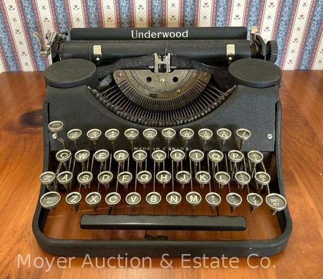 Underwood Typewriter, with Case image