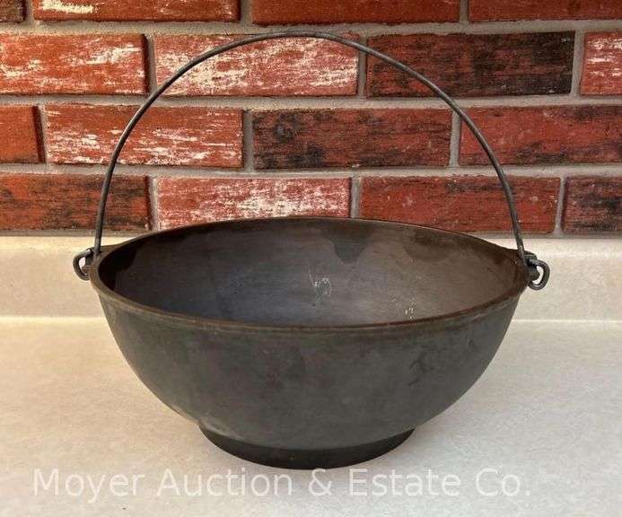 Griswold No. 5 Erie Scotch Bowl, 12"w x 5"h image