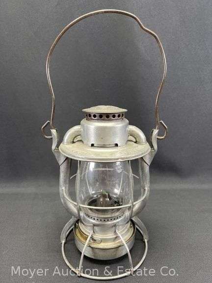Dietz New York Central Railroad Lantern, with NYC Lines Embossed Clear Globe, 9.5"h image