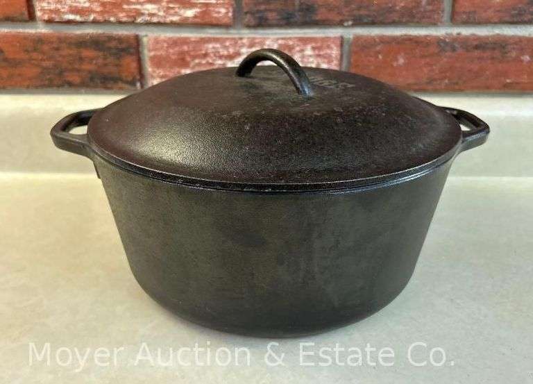 Lodge Cast Iron Dutch Oven with Lid, 10"w image