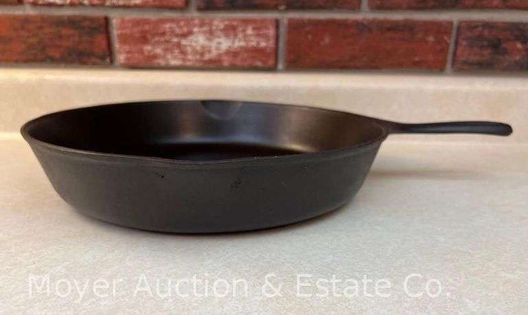 Wagner Ware -O- No. 10 Cast Iron Skillet, Pattern 1060, 11.5"w image