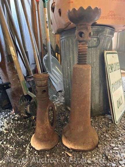 Screw Jack Stands image