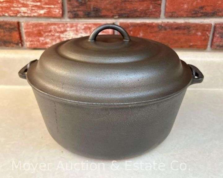 Crescent Foundry Co. Ozark No. 8 Cast Iron Dutch Oven, with Lid, 10.25"w image