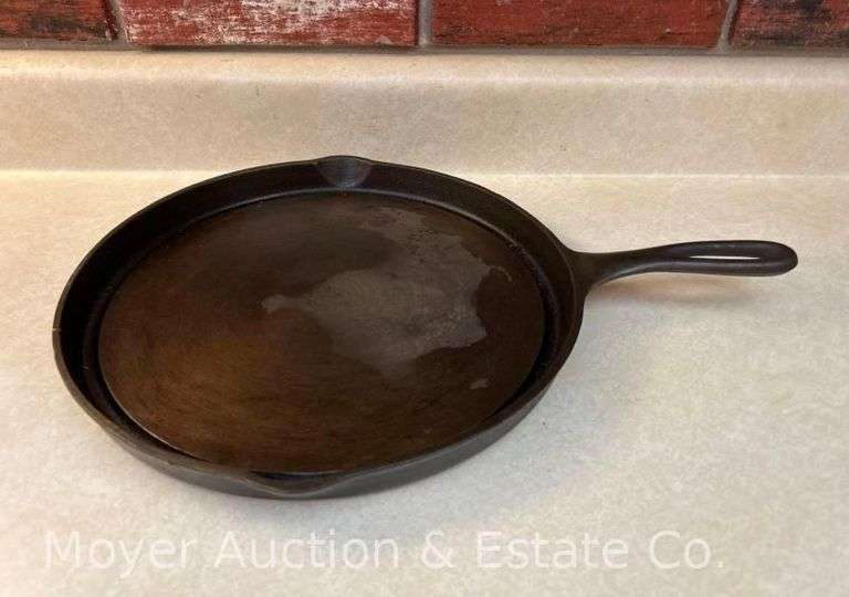 Wagner Ware -O- Cast Iron Fat Free Fryer, Pattern 1102H, 11"w image