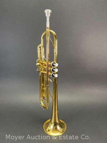Yamaha Trumpet, with Case and Accessories image