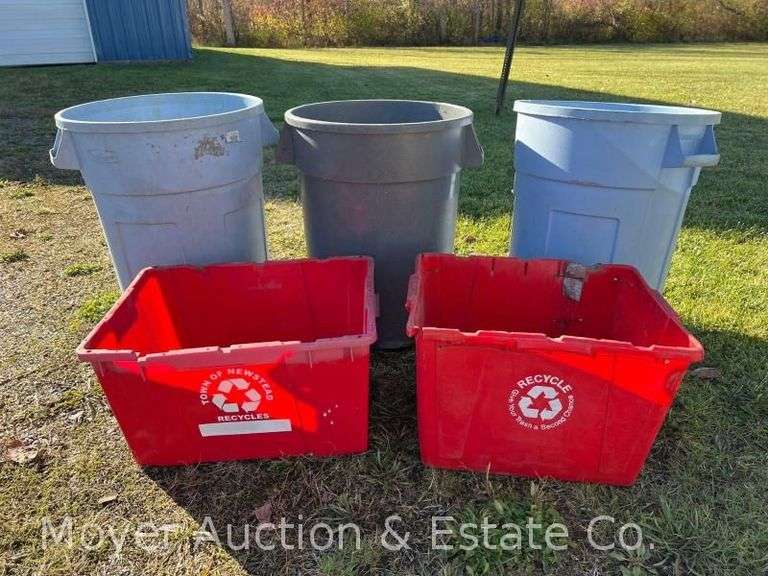 (3) Rubbermaid Trash Cans with 2 Recycling Totes image