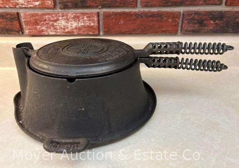 Griswold American No.8 Cast Iron Waffle Iron, Pattern 885 image