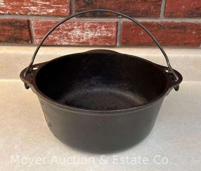 Griswold No. 7 Cast Iron Dutch Oven, No Lid, 9.25"w image