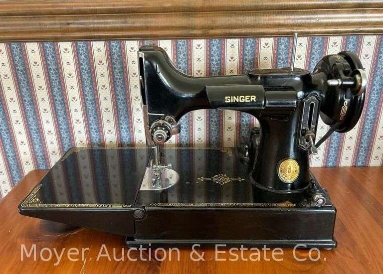 Singer Featherweight Sewing Machine, with Case, Serial# AH655907 image