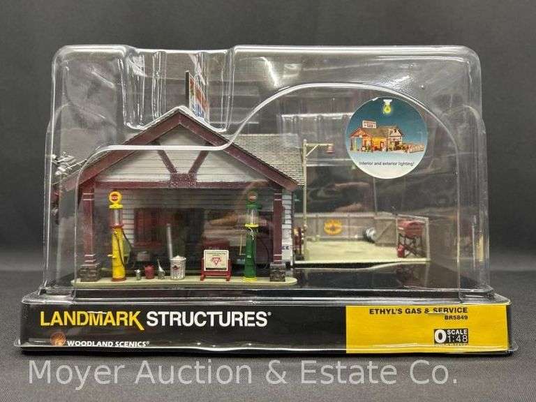Woodland Scenics Ethyl's Gas & Service, with Original Boxes image