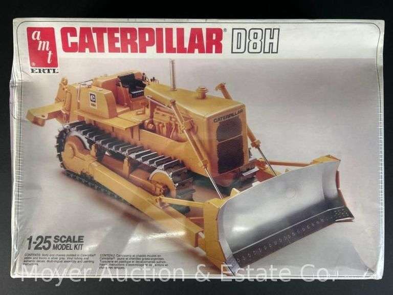 AMT Caterpillar D8H Plastic Model Kit, Sealed in Plastic, 1/25 Scale image