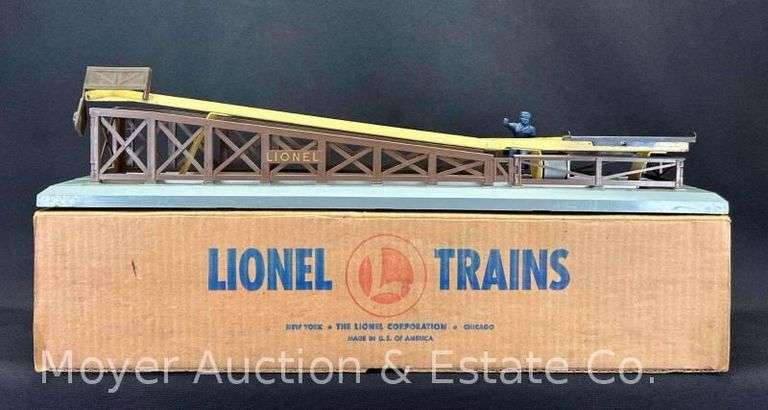 Lionel No. 362 Barrel Loader, with Original Box image