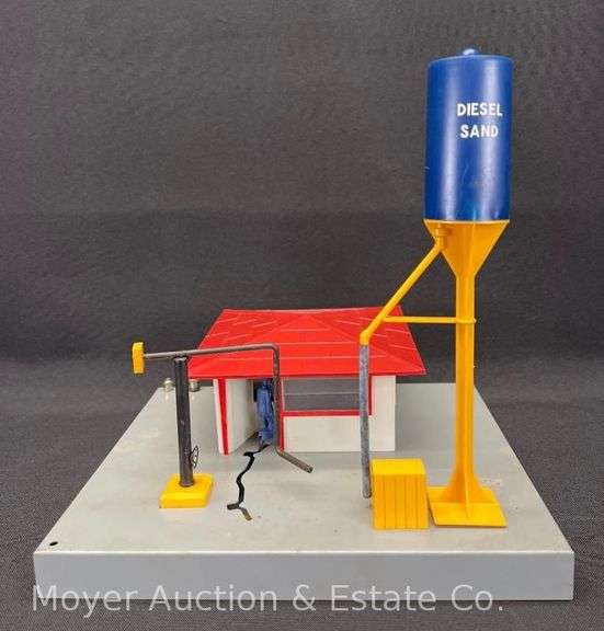 Lionel No. 415 Diesel Fueling Station, with Original Box image