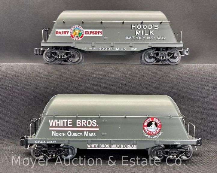 (2) Lionel Flatcars with Milk Containers, No. 39452 and 39425, in Original Boxes image