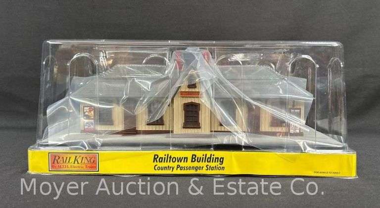 RailKing Myerstown Country Passenger Station, with Original Packaging image