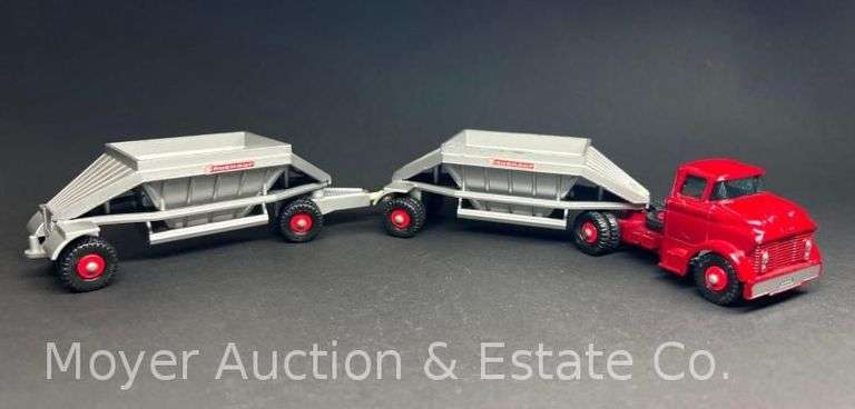 Matchbox Major Pack M-4, GMC Fruehauf Hopper Train image