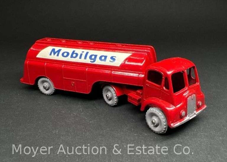 Matchbox Major Pack No. 8; Thornycroft 2400 Gallon Tanker image