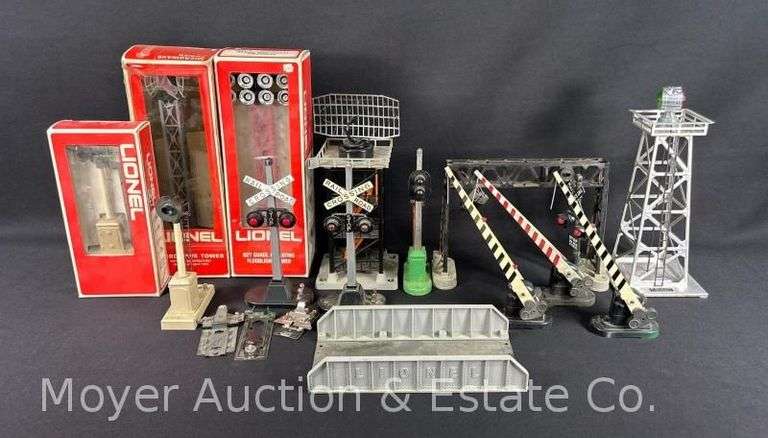 Group of Asst. Lionel Signals, Crossings, Light Towers, Beacons, Etc. image