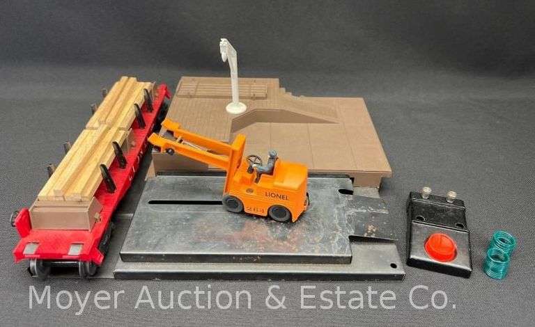 Lionel No. 264 Operating Fork Lift, with Original Box image