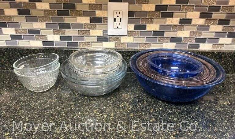 Group of Pyrex and Anchor Hocking Mixing Bowls, 5.5"-12"w image