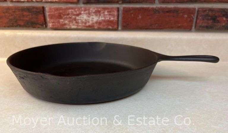 Wagner Ware -O- No. 10 Cast Iron Skillet, Pattern 1060, 11.5"w image