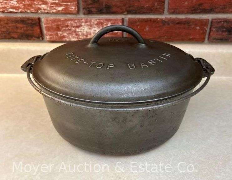 Griswold No. 9 Cast Iron Tite-Top Dutch Oven, with Matching Lid, 11"w image