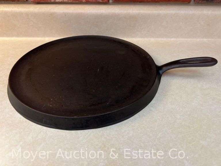 Wagner Ware -O- Cast Iron Griddle, Pattern 1110, 12"w image