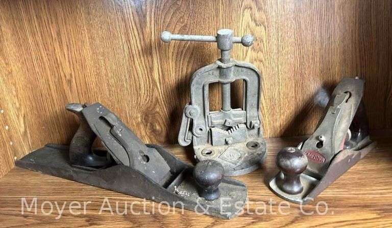 2 Hand Planes and Pipe Vise image