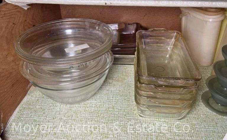 Group of Pyrex Mixing Bowls, Baking Pans, Loaf Pans, Etc. image