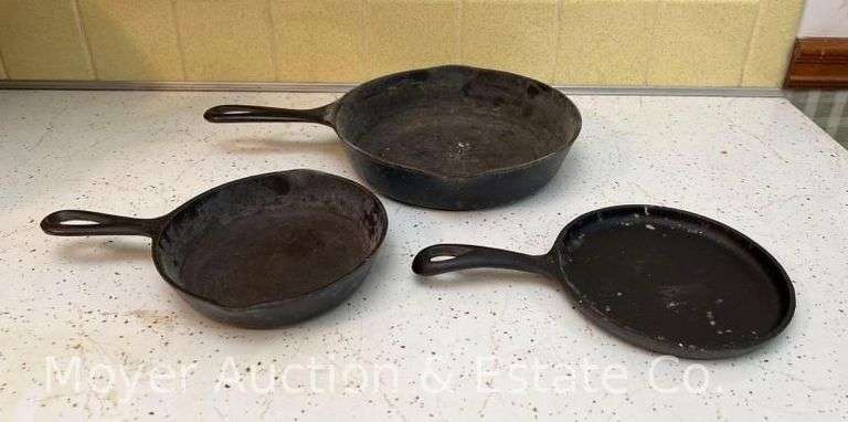 Wagner Ware No. 6 Cast Iron Skillet, Pattern 1056, 9"w, with 2 Other Small Cast Iron Skillets, 6.25" image