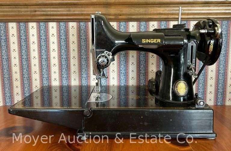Singer Featherweight Sewing Machine, with Carry Case, Serial# AJ791462 image