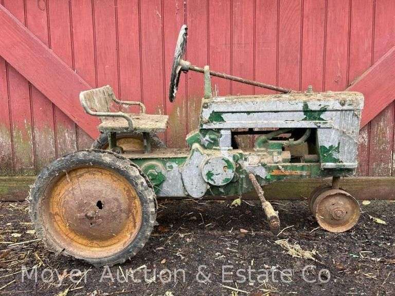 Barn Find Pedal Tractor, See Photos for Condition image