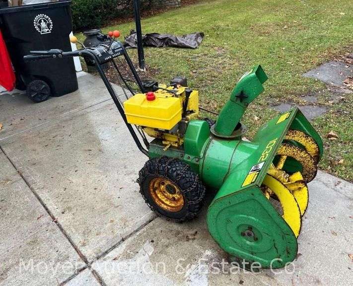 John Deere 1032 Snowblower, Turns Over, 10hp Engine, 32"w Cut image