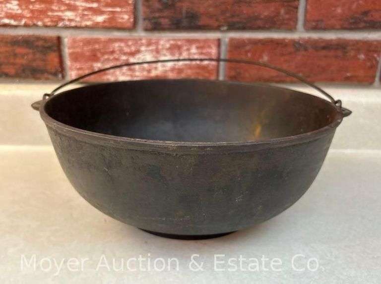Wagner No. 3 Scotch Bowl, 10.25"w x 4"h image