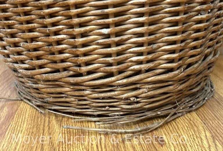 Wicker Basket with Lid, 23"h