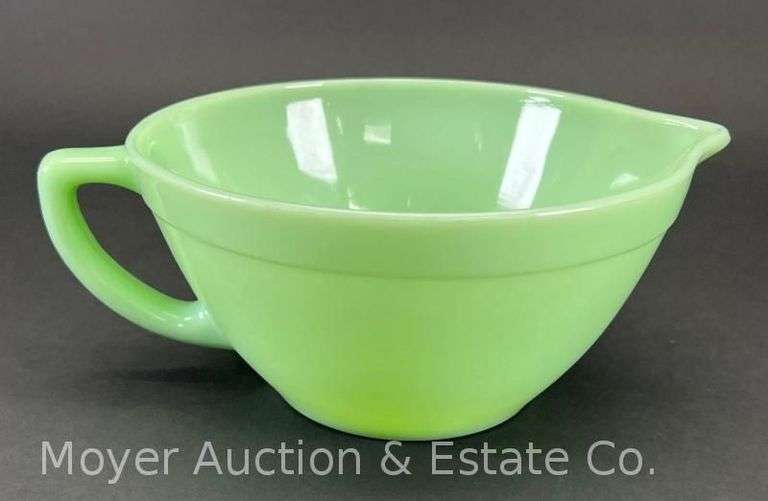 Fire King Jadeite Spouted Mixing Bowl, 7.5"w image