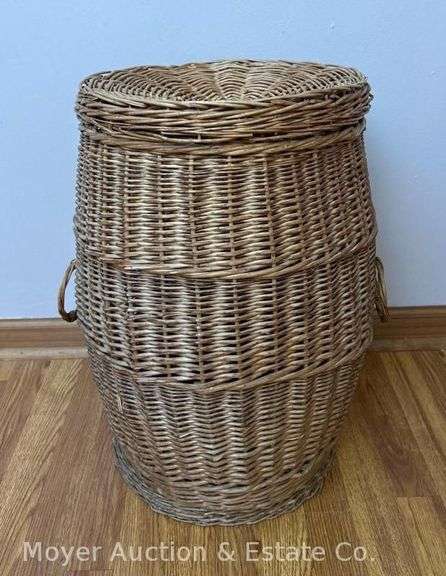 Wicker Basket with Lid, 23"h