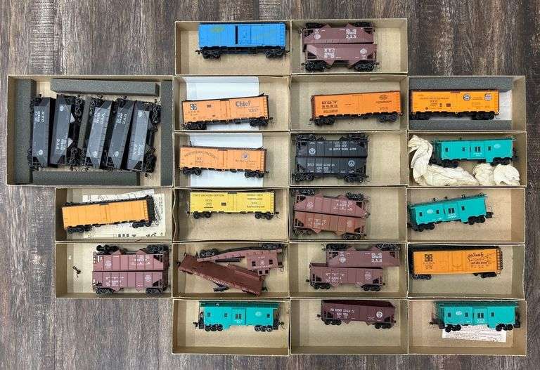 (20) Athearn HO Scale Freight and Passenger Cars, with Boxes image