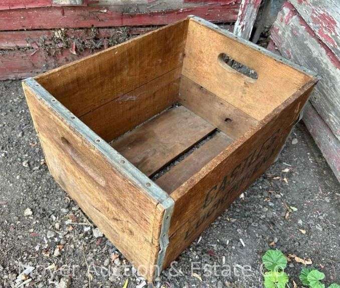Castle's Lockport, NY Wood Crate, 17"x13"x10"h